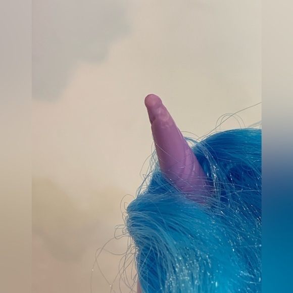 My Little Pony Singing Star Princess Petals with Moving Wings + Izzy Moonbow - Picture 7 of 9